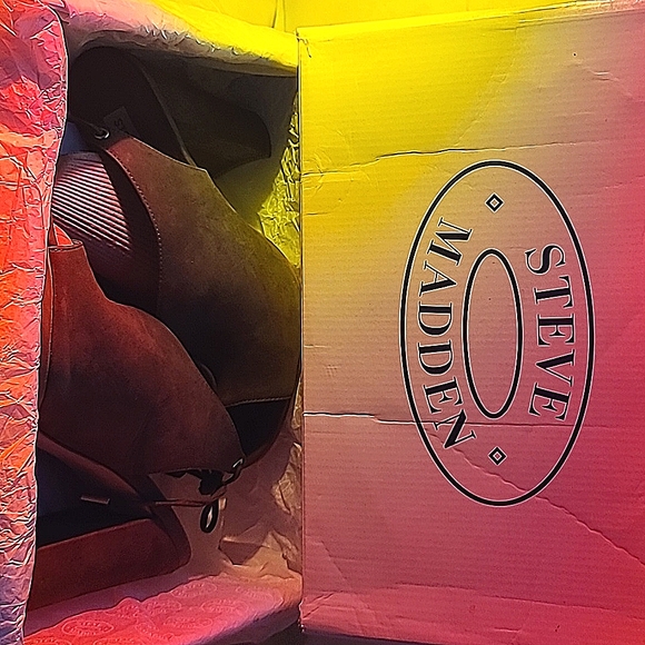 STEVE MADDEN Saffron 7.5 Olive Nubuck - Picture 2 of 9